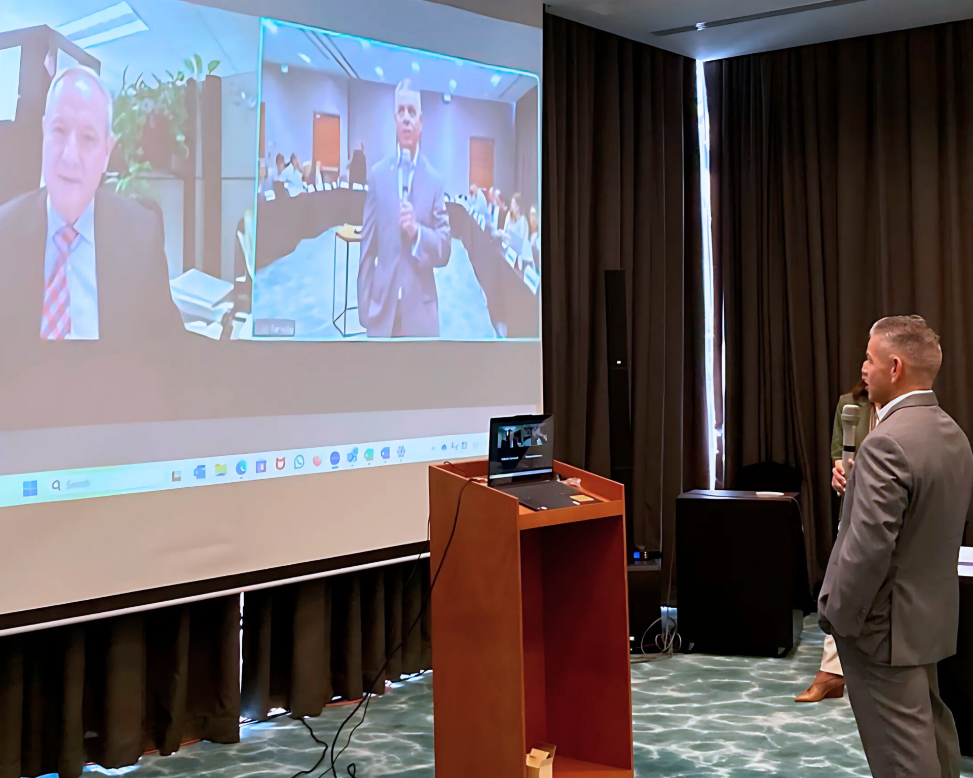 Erik Moncayo durante la despedida virtual del Sr. Carlos Ochoa.