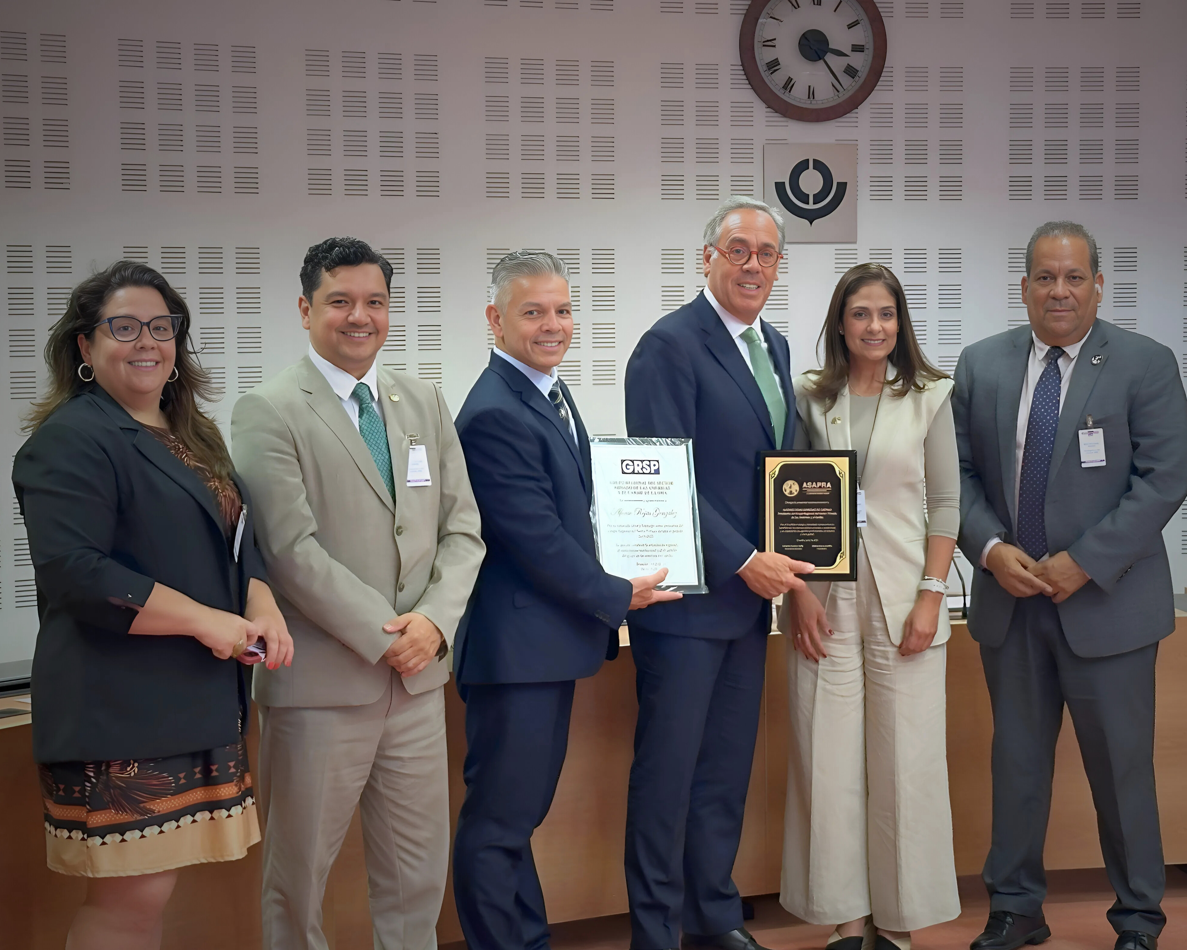 From left to right: Patricia Masella, president of AMECOMEX; Oscar Sánchez, president of the WBO Board of Directors; Erik Moncayo, international president of WBO; Alfonso Rojas, representative of ASAPRA/CARGODEC; Suzanne Lemaitre, executive director of WBO; and Nelson Brens, president of ASAPRA. 