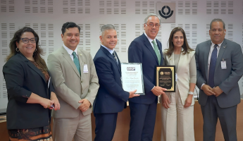 From left to right: Patricia Masella, president of AMECOMEX; Oscar Sánchez, president of the WBO Board of Directors; Erik Moncayo, international president of WBO; Alfonso Rojas, representative of ASAPRA/CARGODEC; Suzanne Lemaitre, executive director of WBO; and Nelson Brens, president of ASAPRA. 